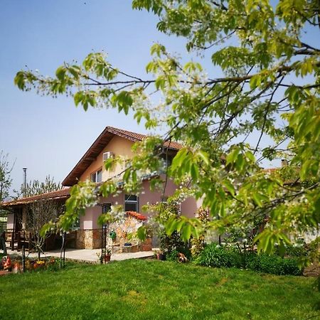 Guest House Ezerets Buitenkant foto