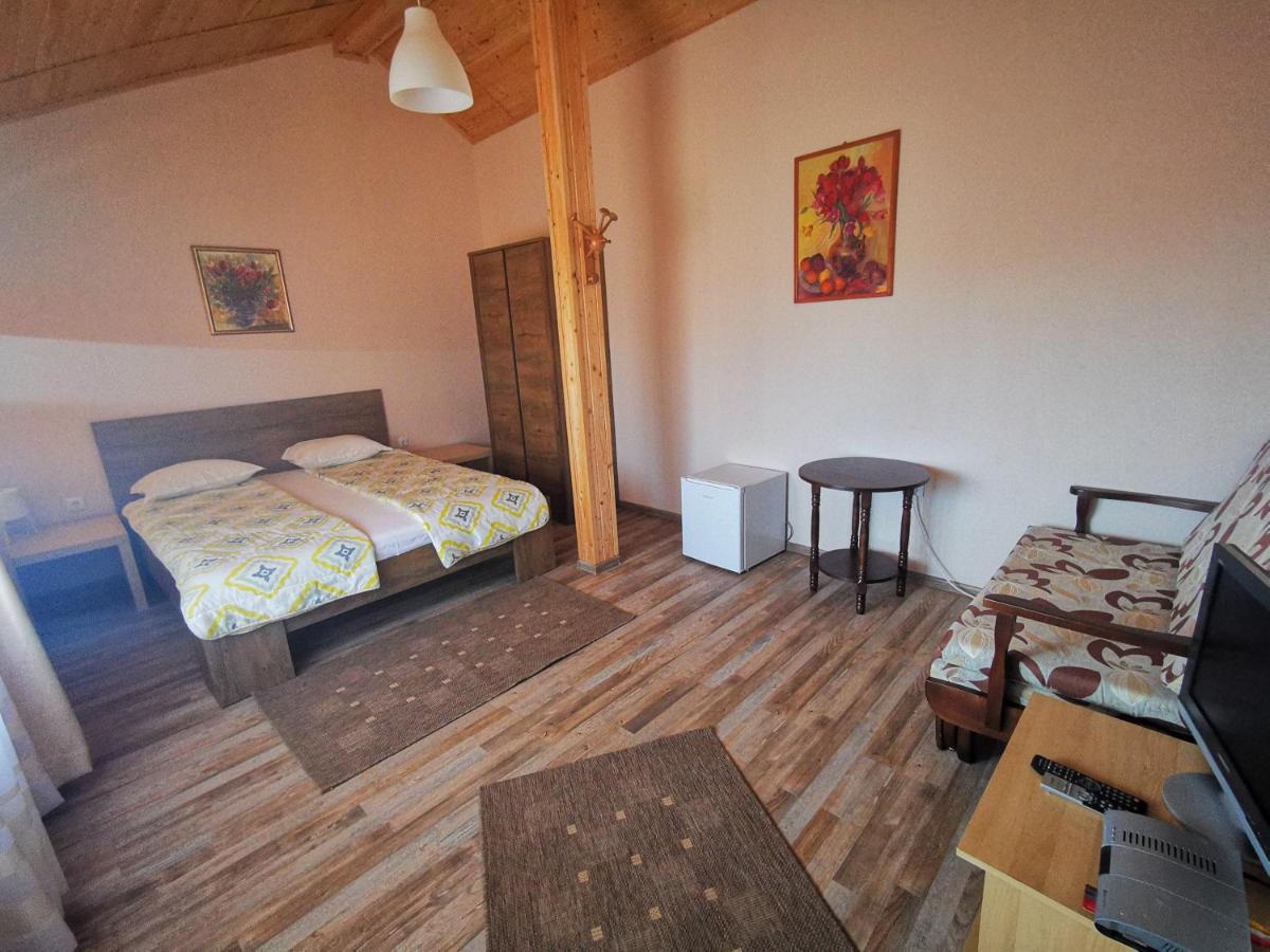 Guest House Ezerets Buitenkant foto