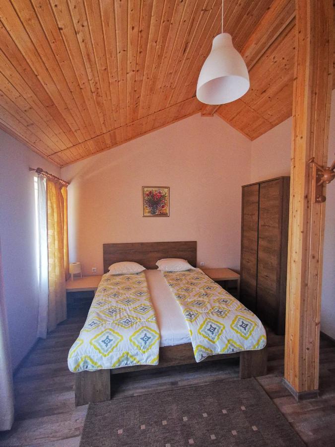 Guest House Ezerets Buitenkant foto