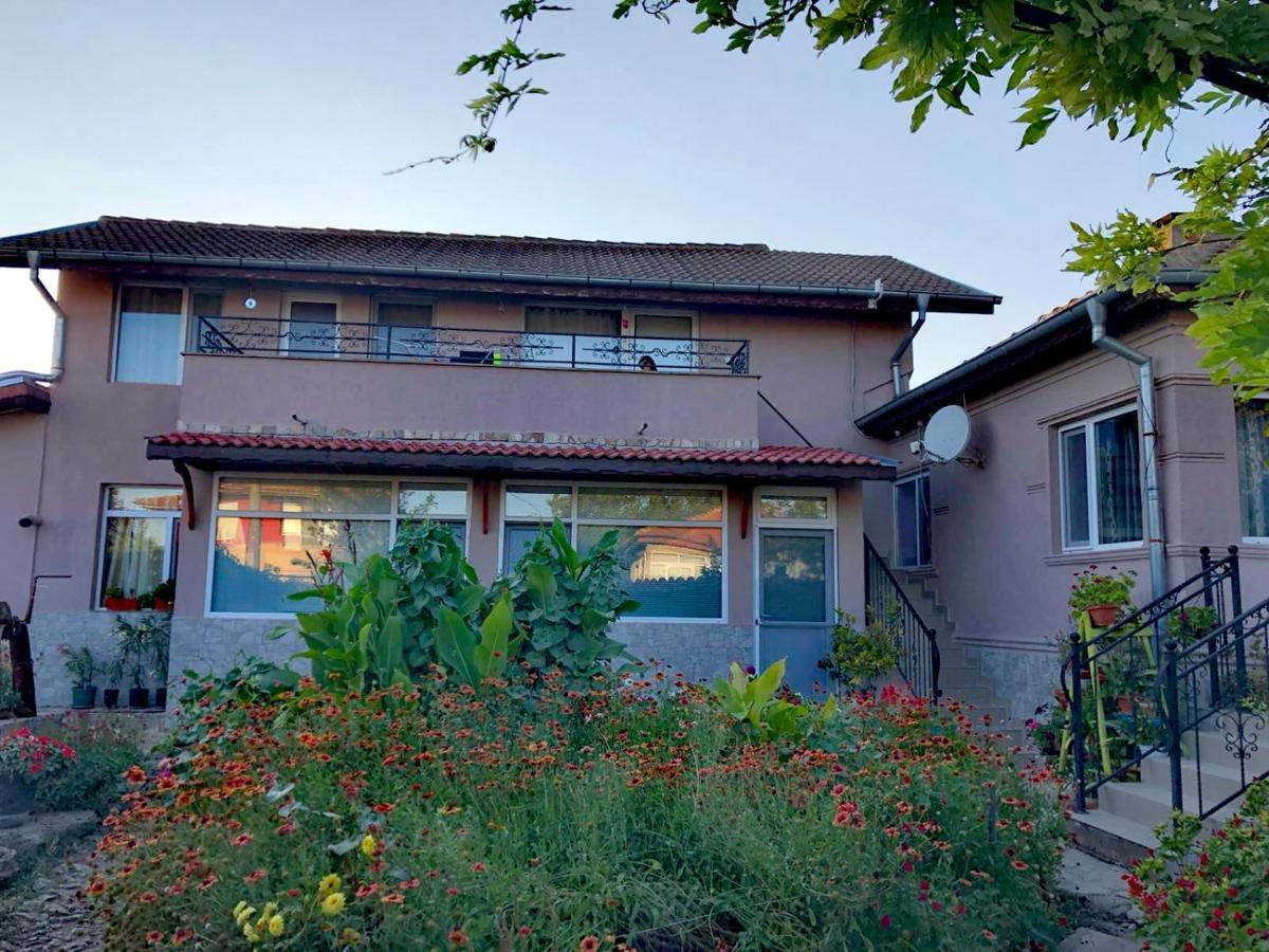 Guest House Ezerets Buitenkant foto