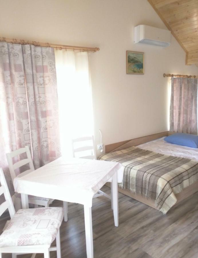 Guest House Ezerets Buitenkant foto