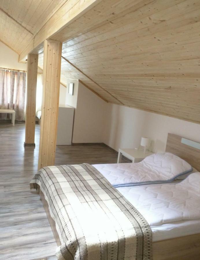 Guest House Ezerets Buitenkant foto